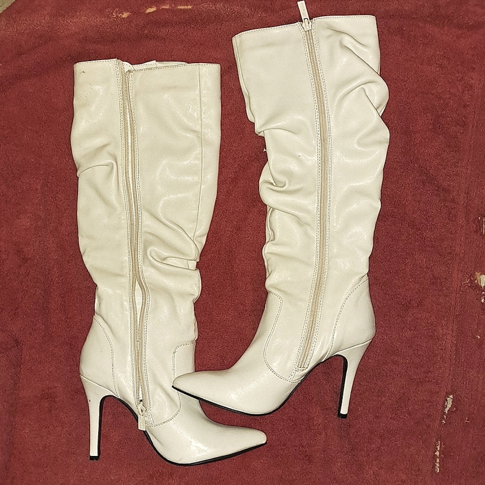 Breckelle's size 6.5 white leather 4"heel boots. New! Never worn! Super sexy!